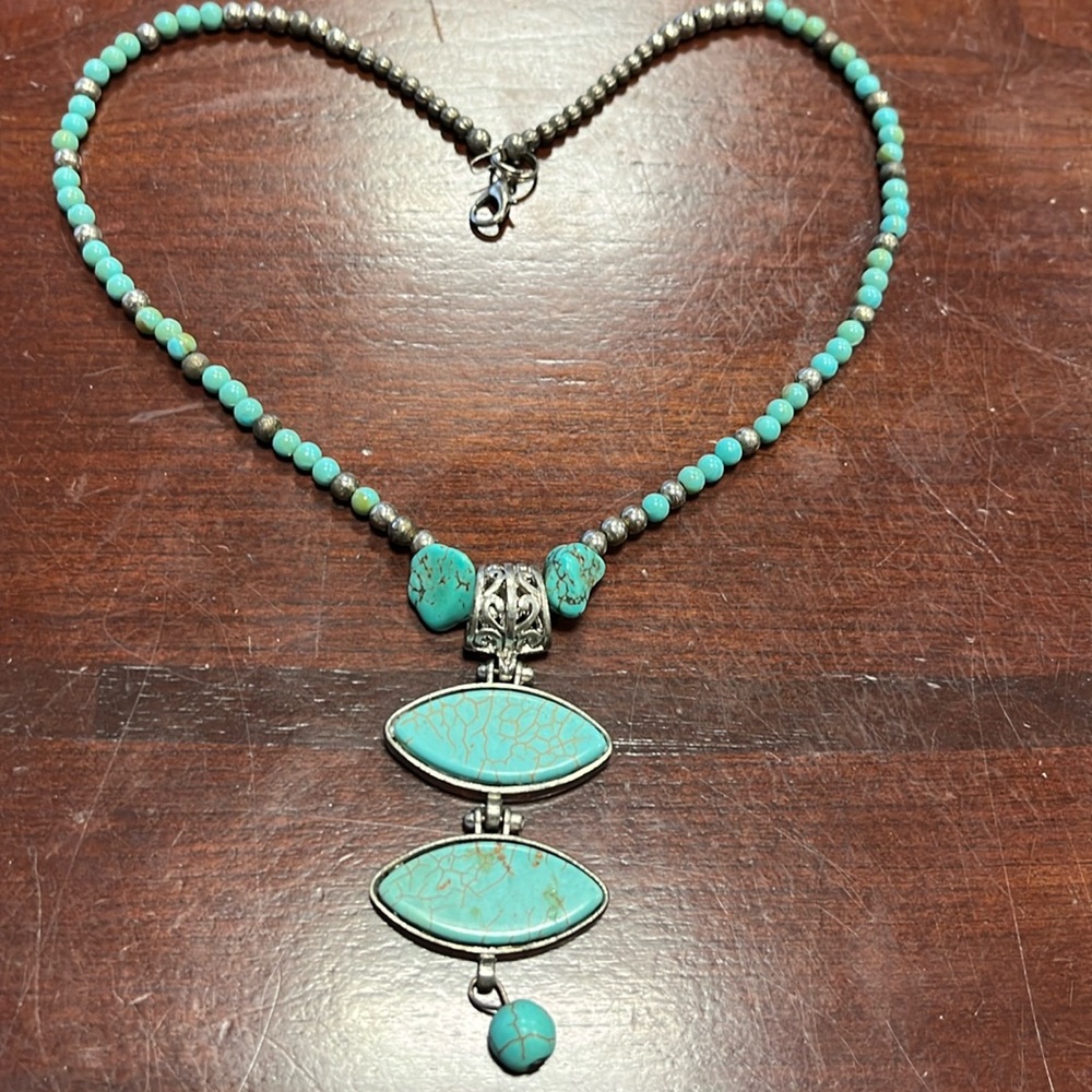 Gorgeous silver and turquoise necklace. - Picture 1 of 3